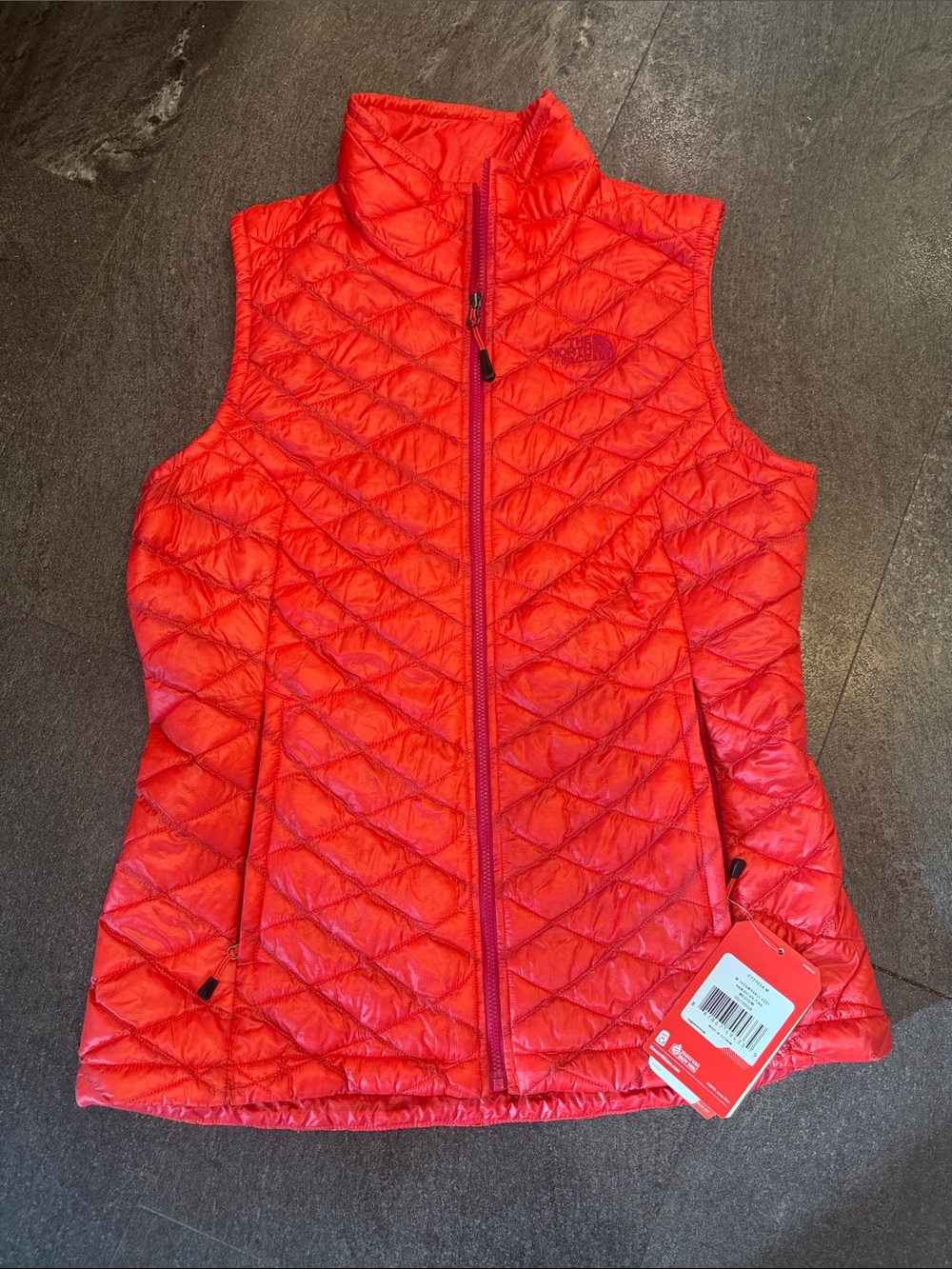 The North Face Women’s Red thermoball Lightweight Vest NWT